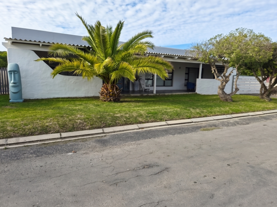 6 Bedroom Property for Sale in Struisbaai Western Cape